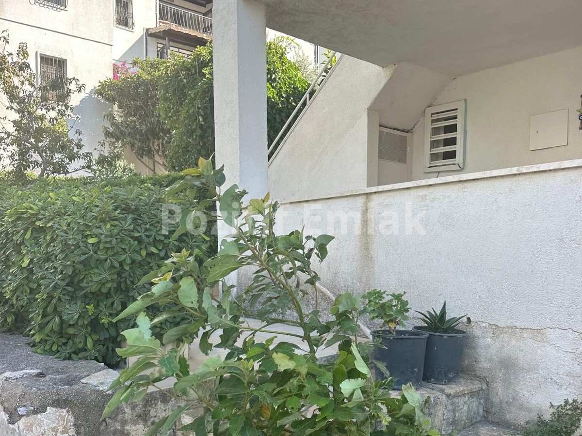 Bodrum Akyarlar'da Satılık Site içi Sahile Yakın 3+1 Bahçe Katı