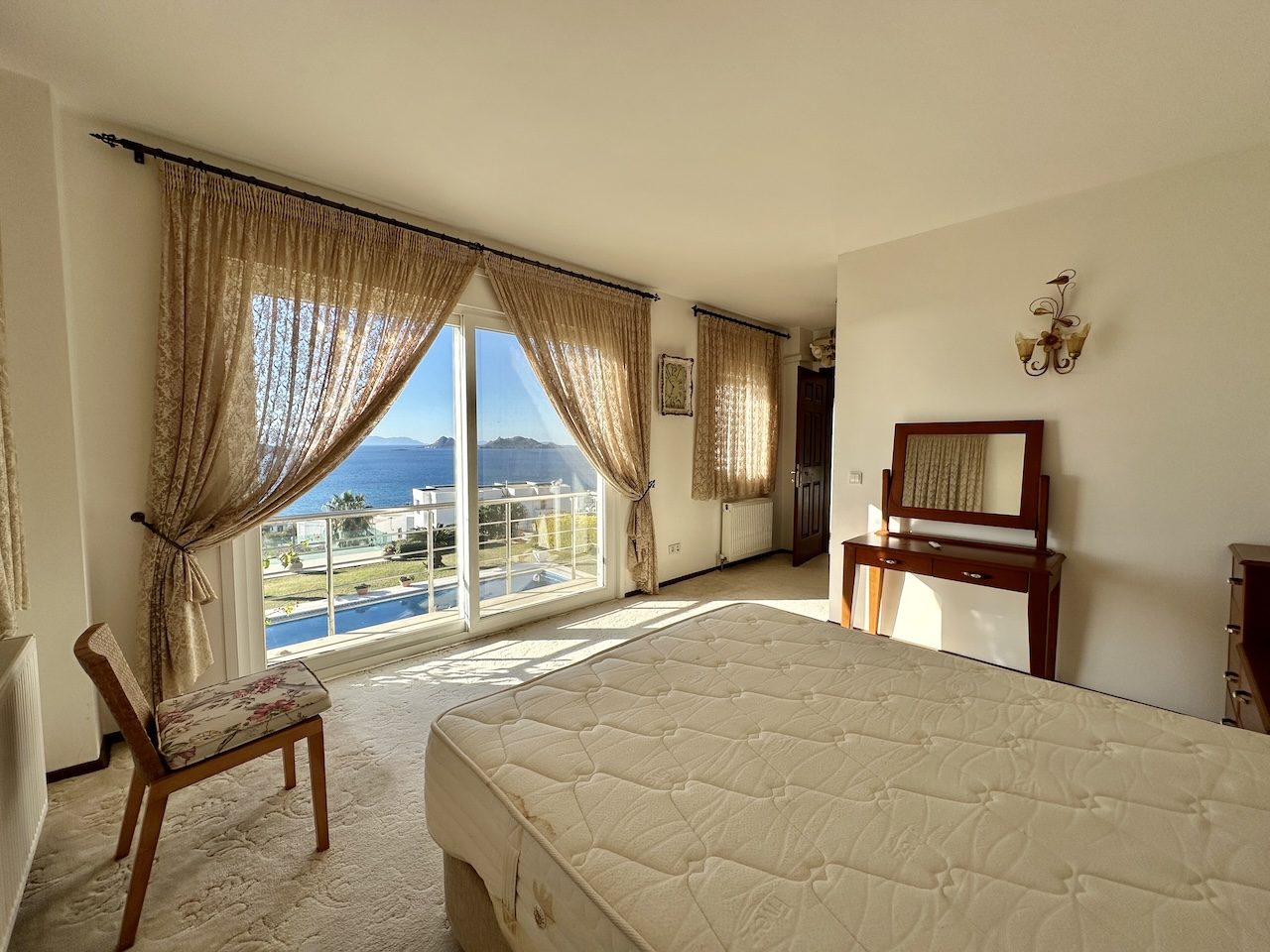 Turgutreis'te Elit Konumda Havuzlu Deniz Manzaralı Lüks Villa