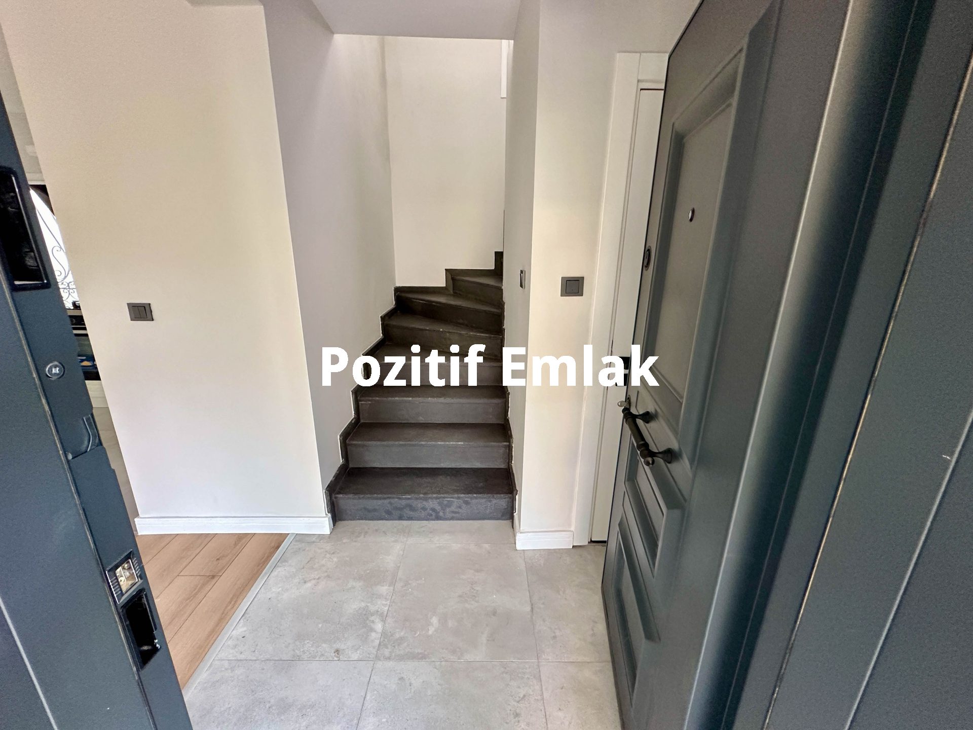 Bodrum Akyarlar'da Nezih Site İçinde Geniş Bahçeli Villa