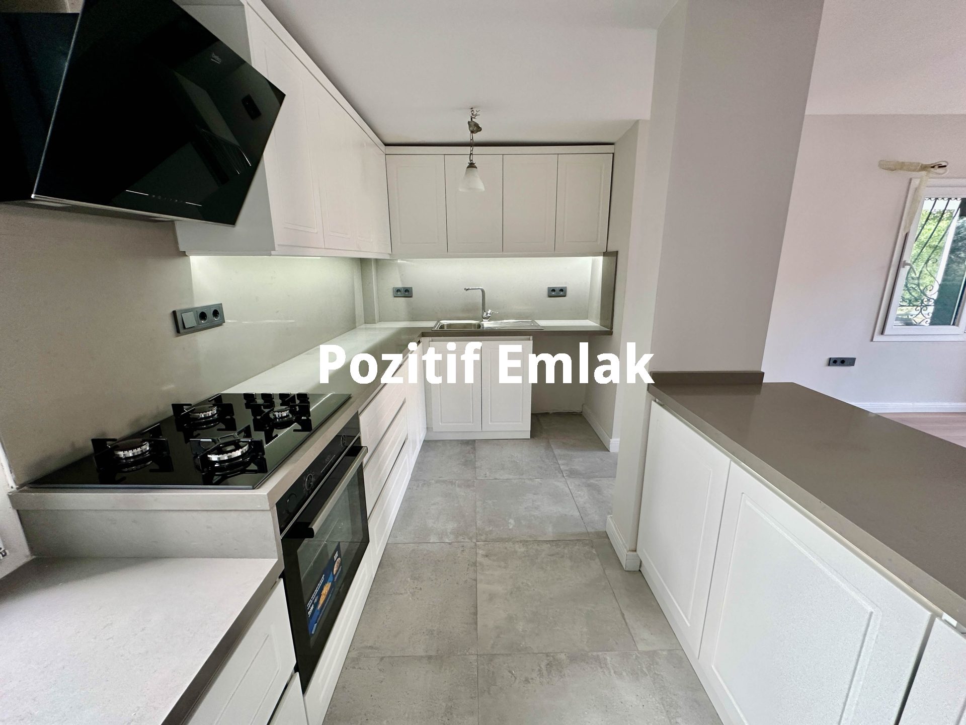 Bodrum Akyarlar'da Nezih Site İçinde Geniş Bahçeli Villa