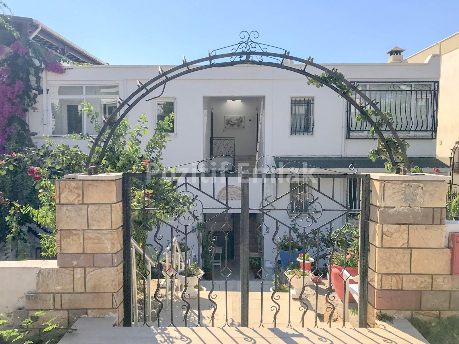 Turgutreis Yalıda Full Deniz Manzaralı Sahile Yakın 2+1 Daire