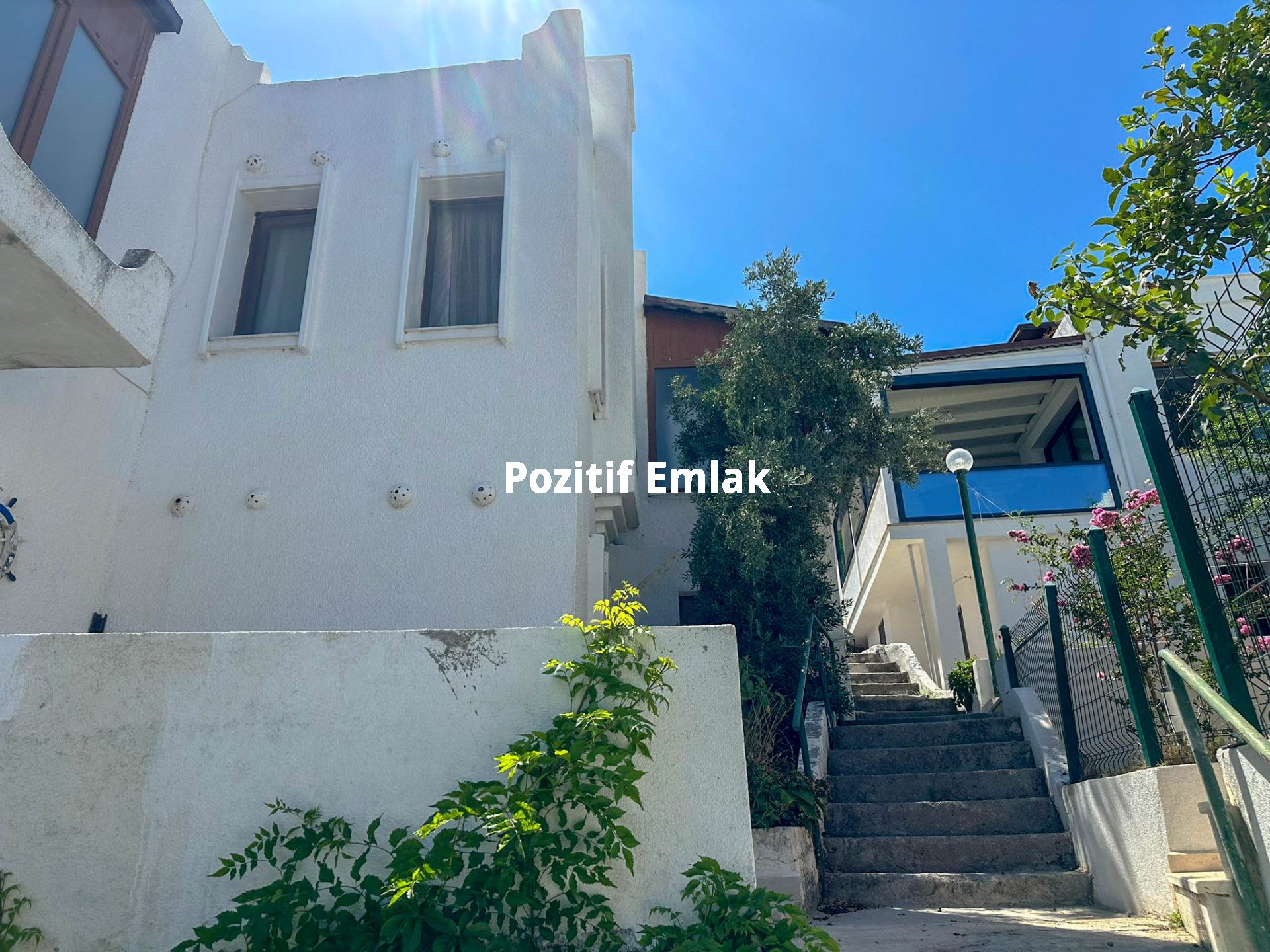 Akyarlar Karaincir Sitesi'nde Satılık Harika Manzaralı Dubleks