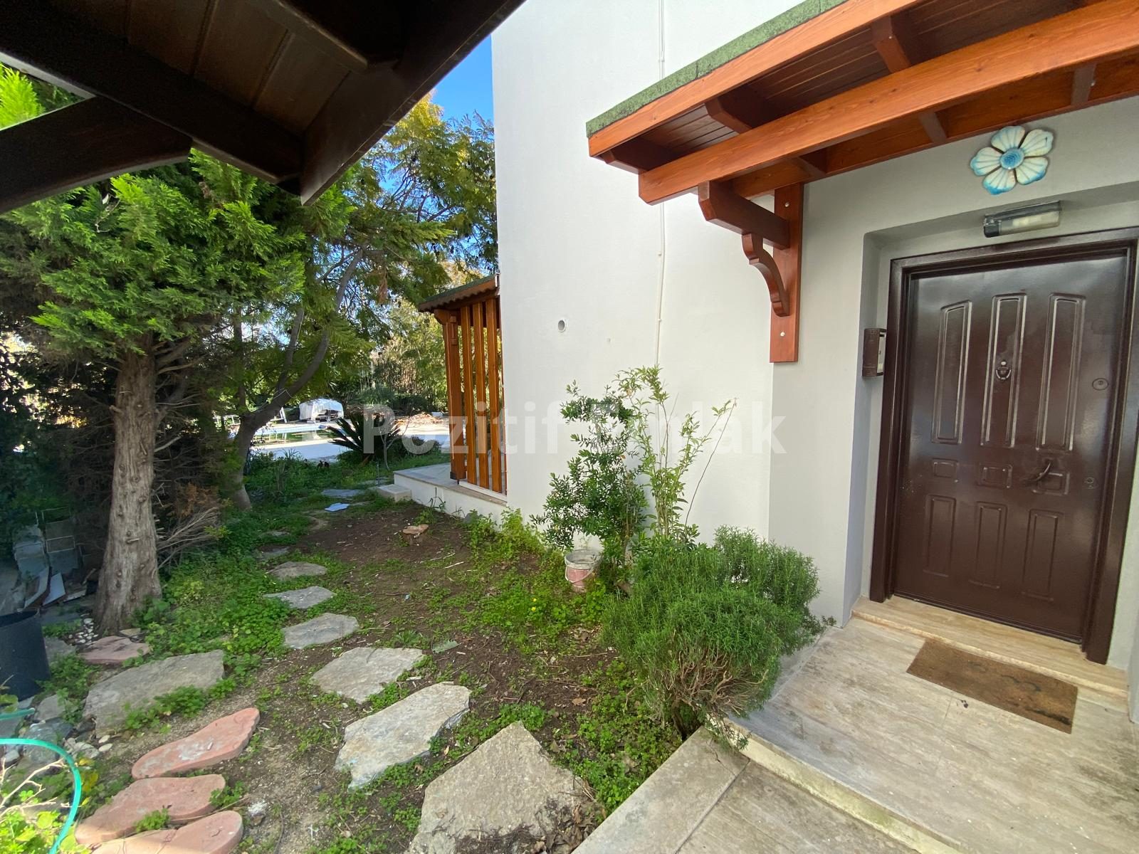 Bodrum Kadıkalesi'nde Denize Yakın Havuzlu Site içi 3+1 Villa