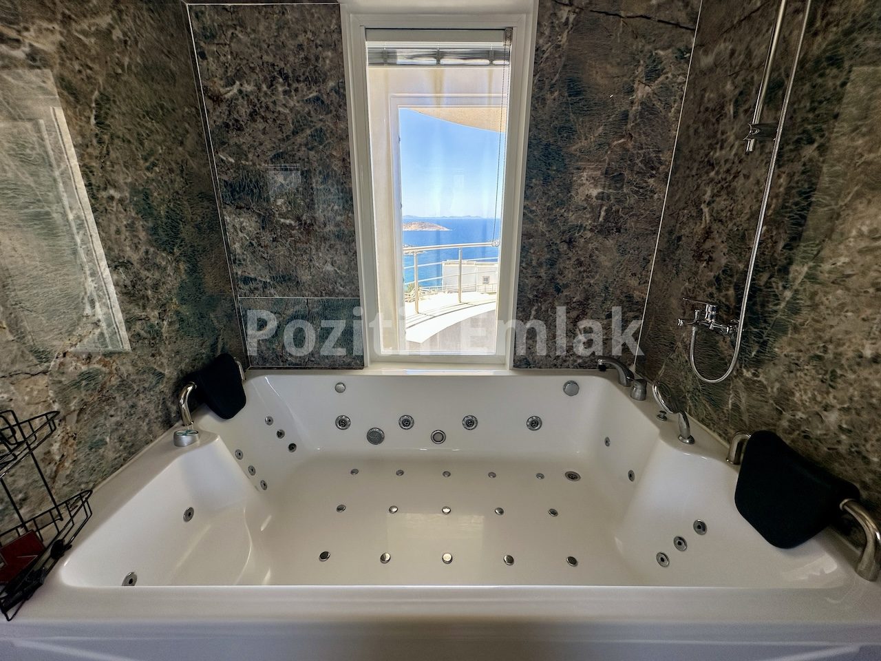 Bodrum Yalıkavak'ta Havuzlu Sitede Muhteşem Manzaralı 6+1 Villa