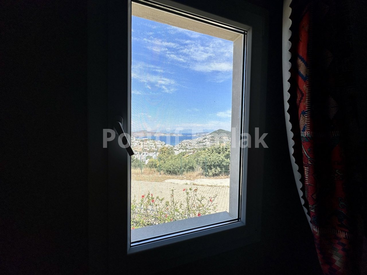 Bodrum Yalıkavak'ta Havuzlu Sitede Muhteşem Manzaralı 6+1 Villa