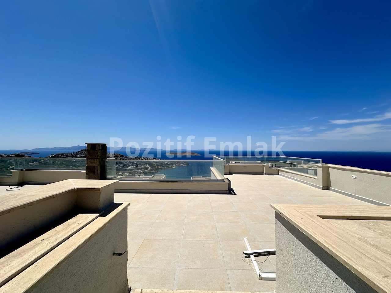 Bodrum Yalıkavak'ta Havuzlu Sitede Muhteşem Manzaralı 6+1 Villa