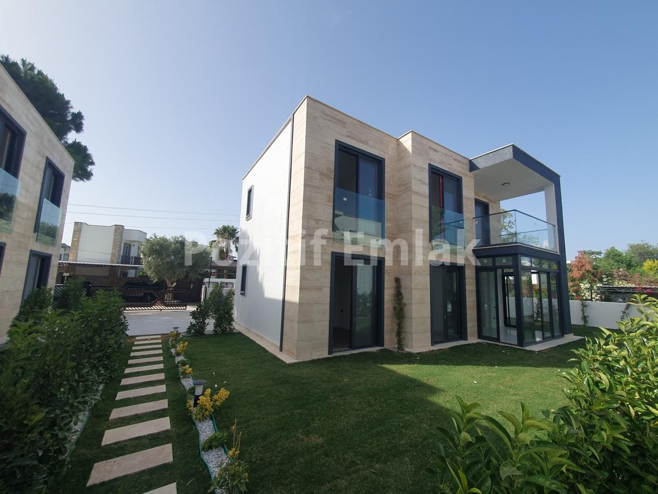 Bodrum Yahşi'de Denize Çok Yakın Havuzlu Sıfır Lüks Daireler