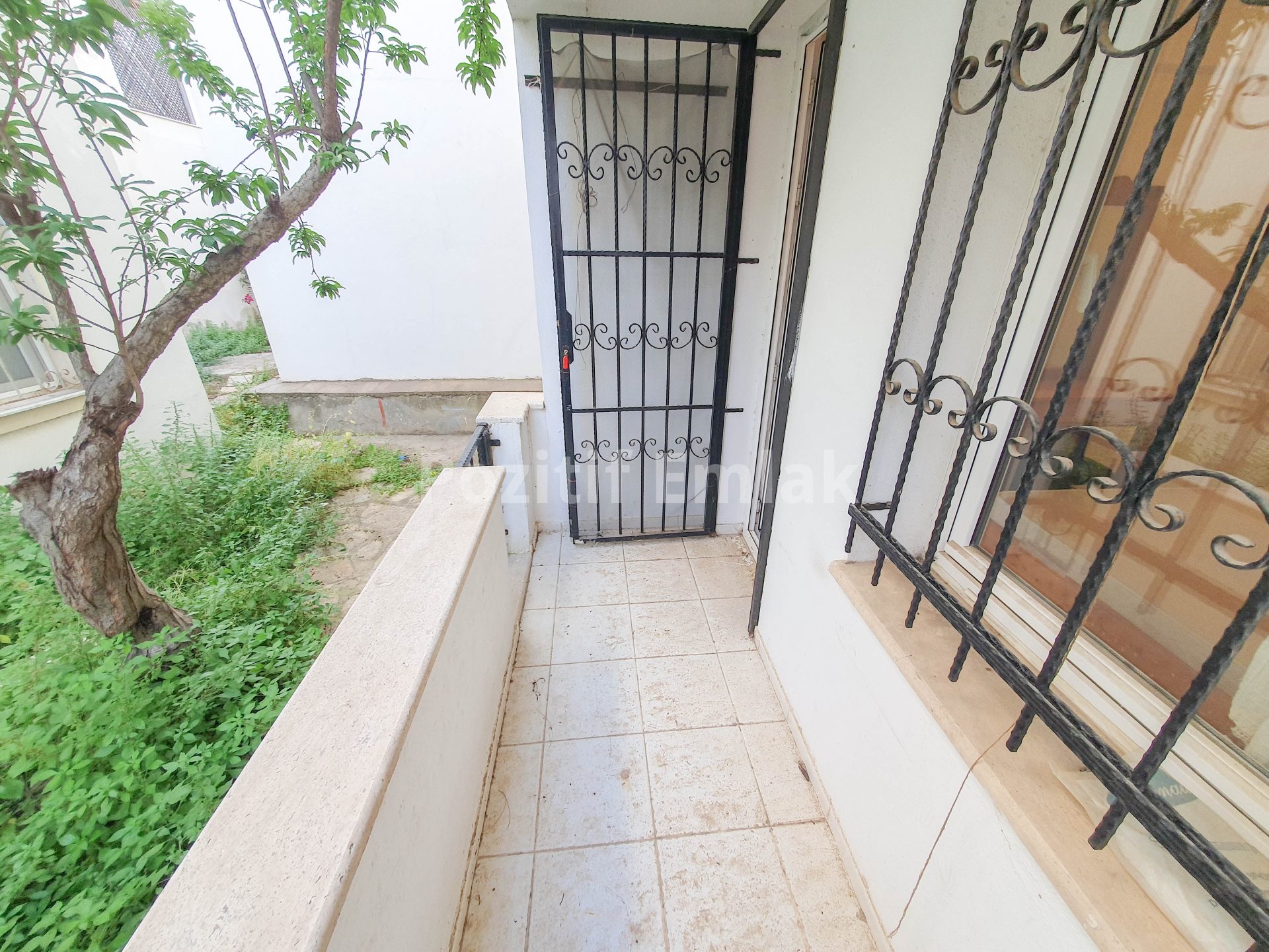 Turgutreis Bahçelievler'de Sahile 50 Metre Mesafede Komple Bina