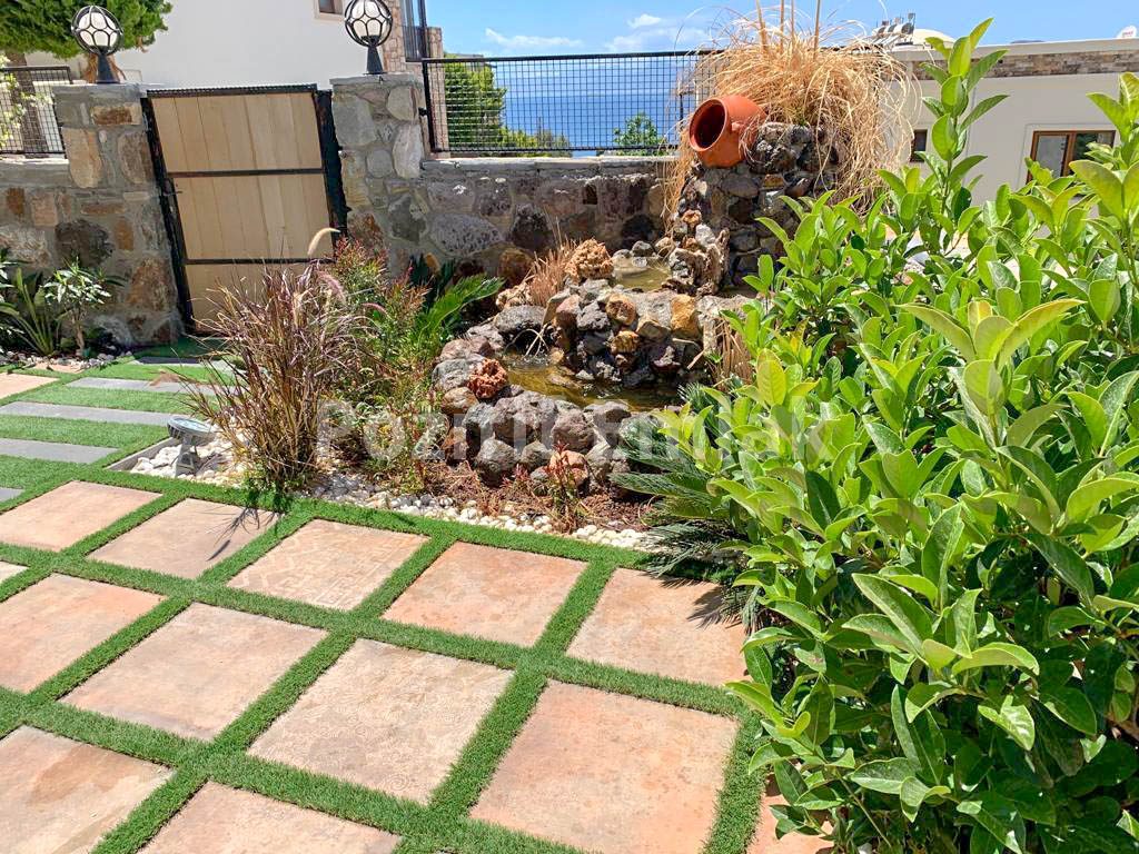 Turgutreis Yalı'da Özel Havuzlu Deniz Manzaralı Villa