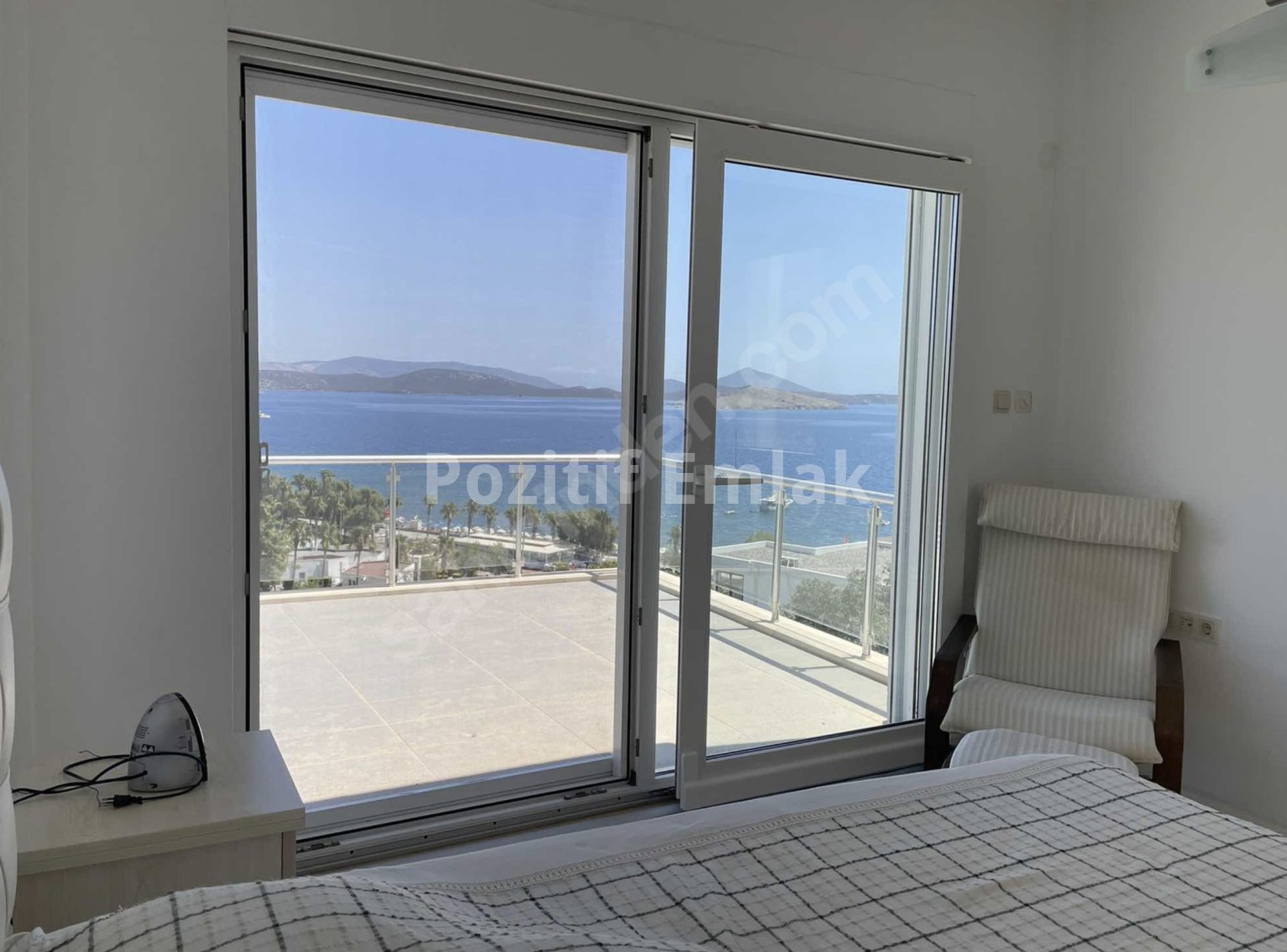 Bodrum Yahşi'de Denize Sıfır Muhteşem Manzaralı Özel Plajlı Villa