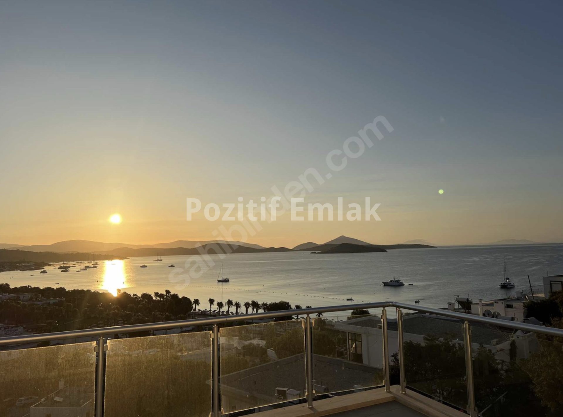 Bodrum Yahşi'de Denize Sıfır Muhteşem Manzaralı Özel Plajlı Villa