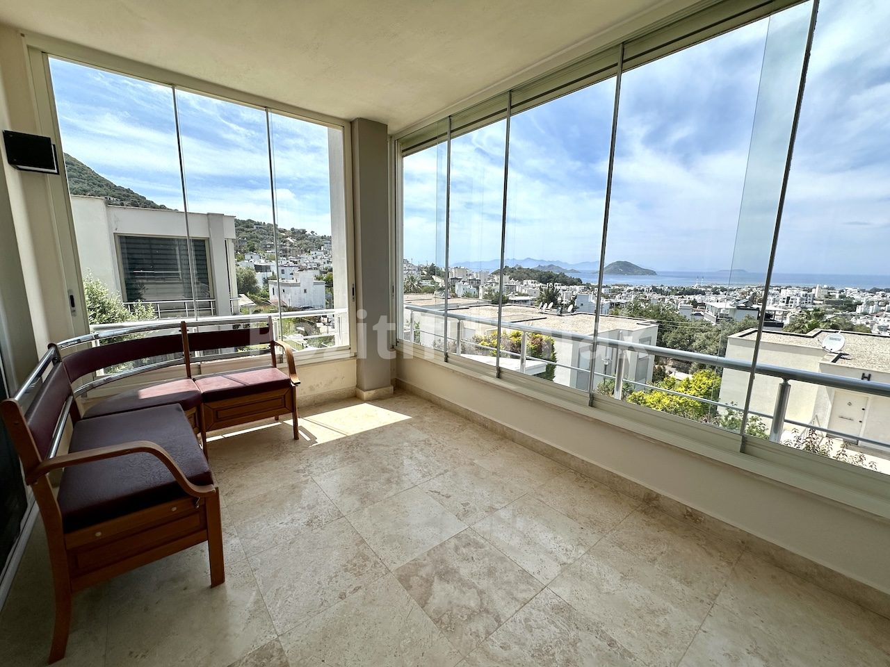 Bodrum Turgutreis'te Deniz Manzaralı Geniş Bahçeli 200 Metrekare Villa