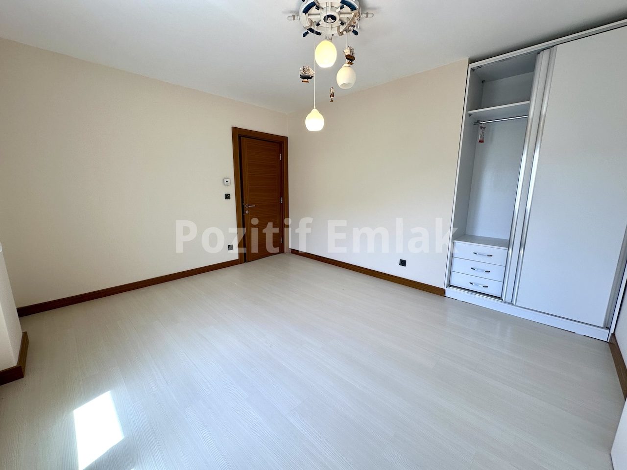 Bodrum Turgutreis'te Deniz Manzaralı Geniş Bahçeli 200 Metrekare Villa