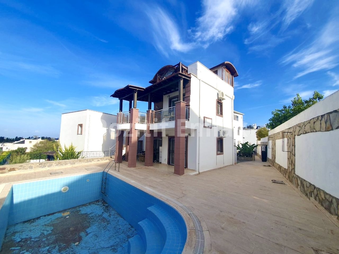 Turgutreis Merkezde Deniz Manzaralı Havuzlu Müstakil Villa