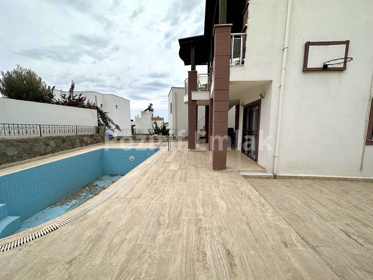 Turgutreis Merkezde Deniz Manzaralı Havuzlu Müstakil Villa