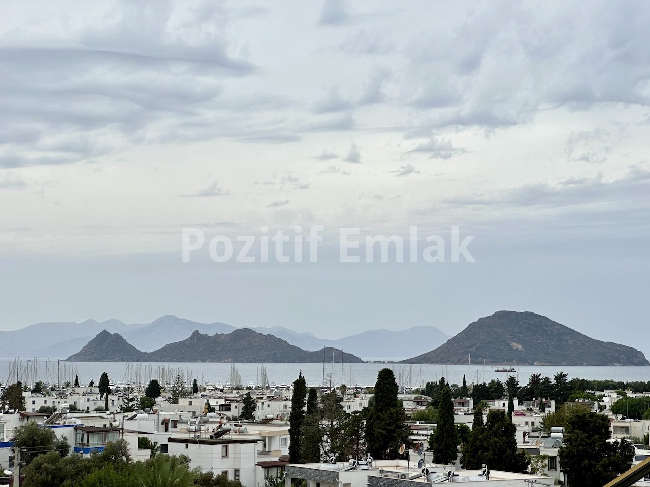 Turgutreis Merkezde Deniz Manzaralı Havuzlu Müstakil Villa