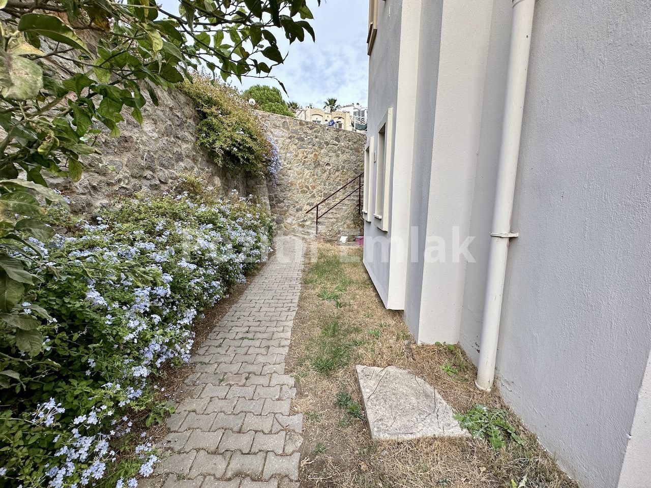 Gümüşlük'te Havuzlu Güvenlikli Sitede Manzaralı Ferah Daire