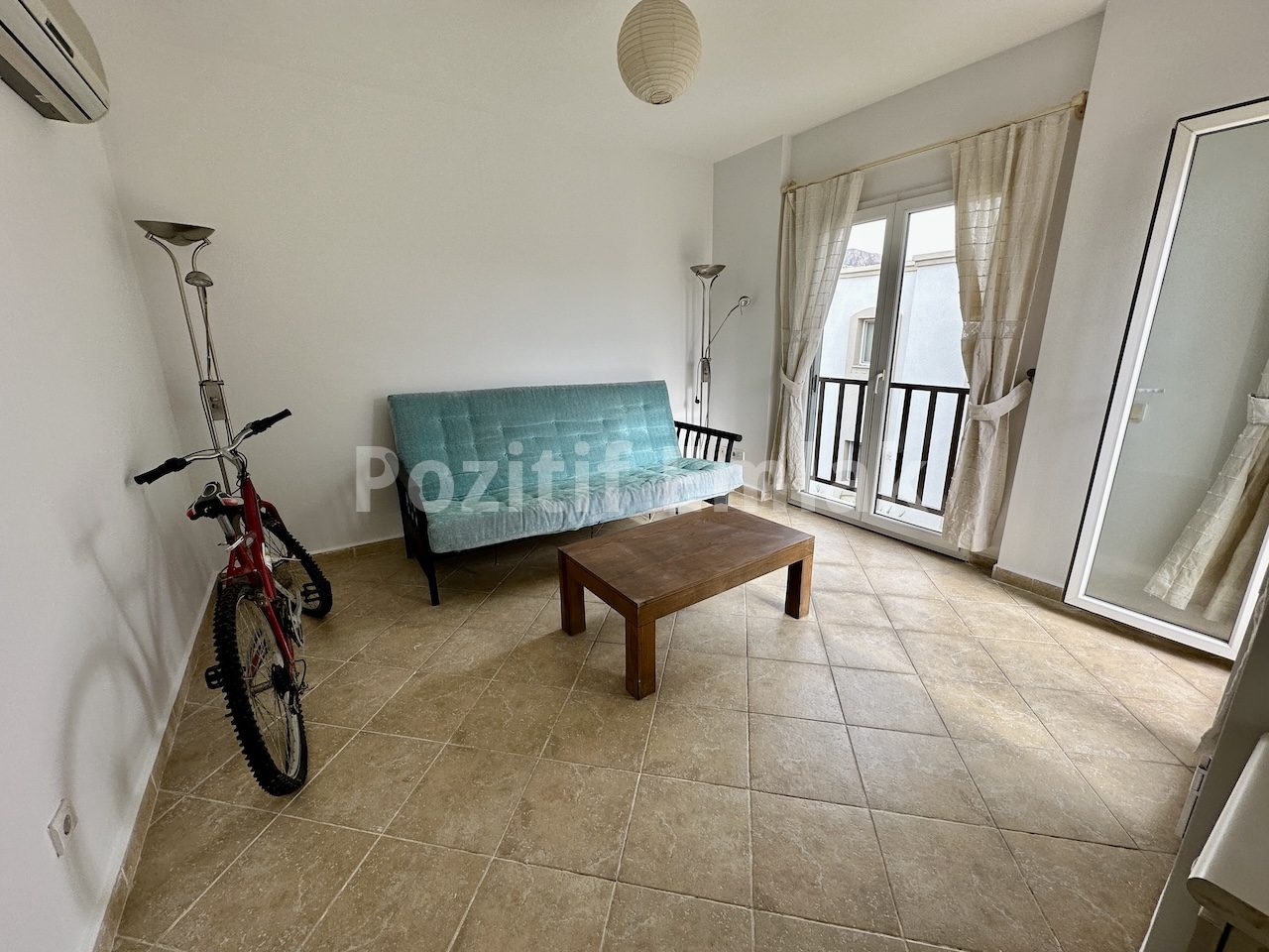 Gümüşlük'te Havuzlu Güvenlikli Sitede Manzaralı Ferah Daire
