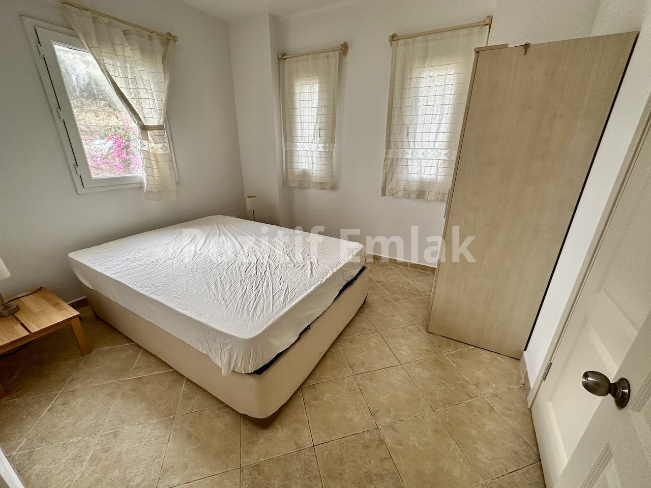 Gümüşlük'te Havuzlu Güvenlikli Sitede Manzaralı Ferah Daire