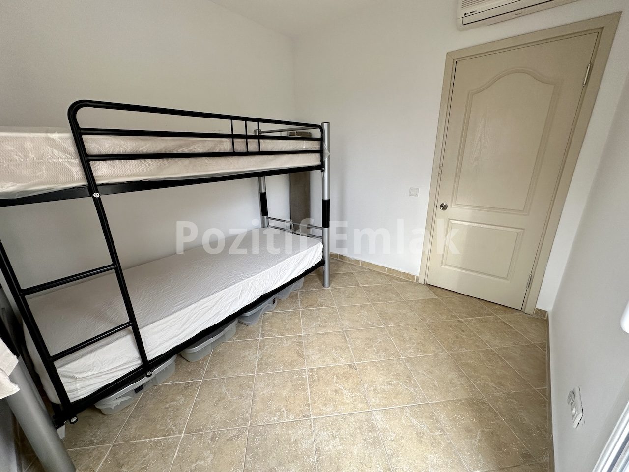 Gümüşlük'te Havuzlu Güvenlikli Sitede Manzaralı Ferah Daire