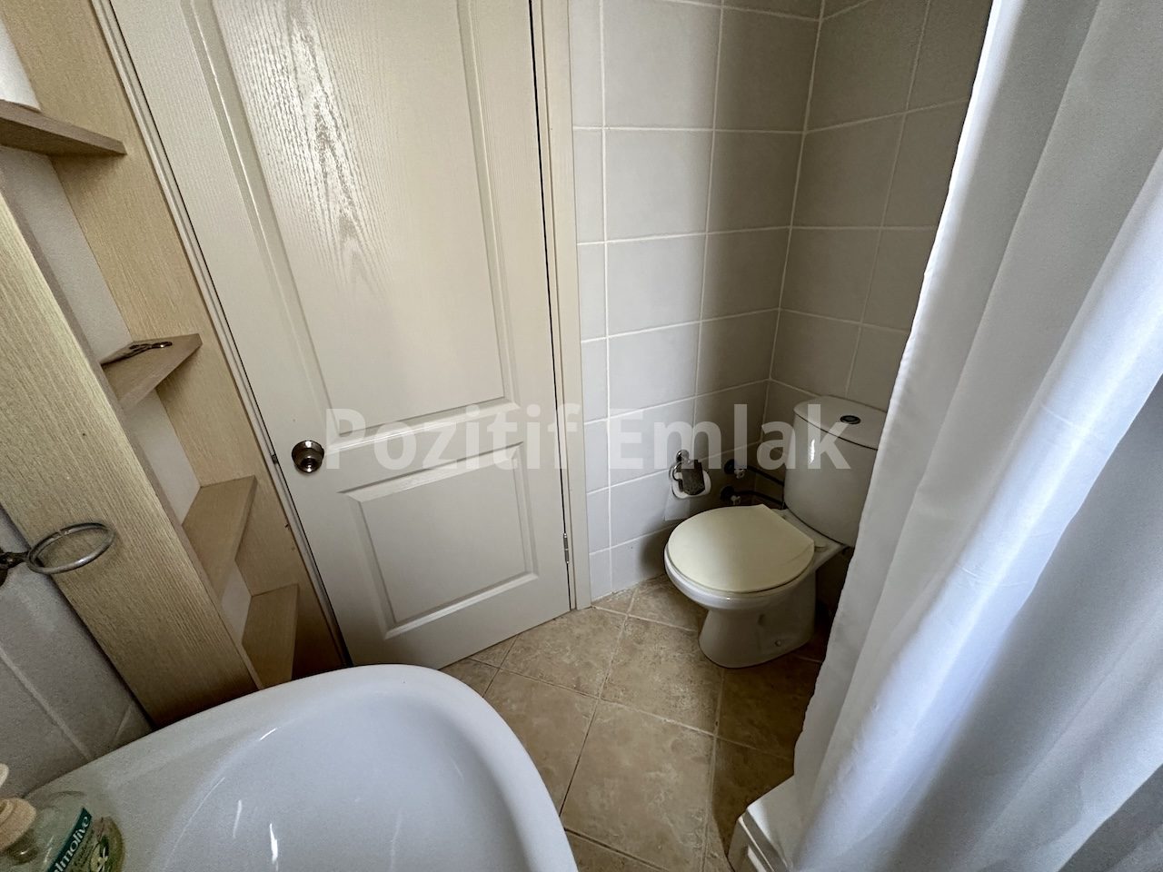 Gümüşlük'te Havuzlu Güvenlikli Sitede Manzaralı Ferah Daire