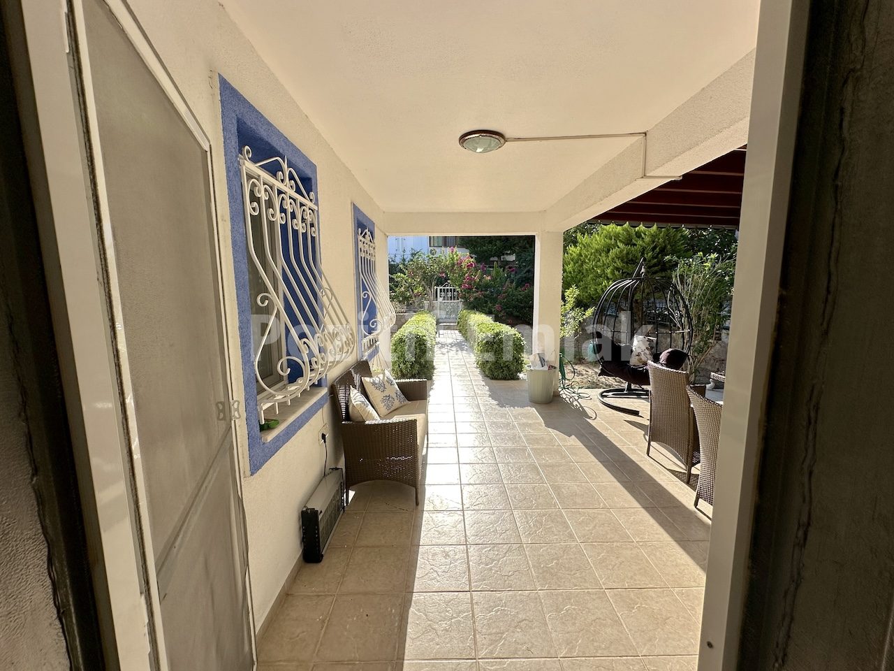 Bodrum Akyarlar'da Nezih Site İçinde Büyük Bahçeli Villa