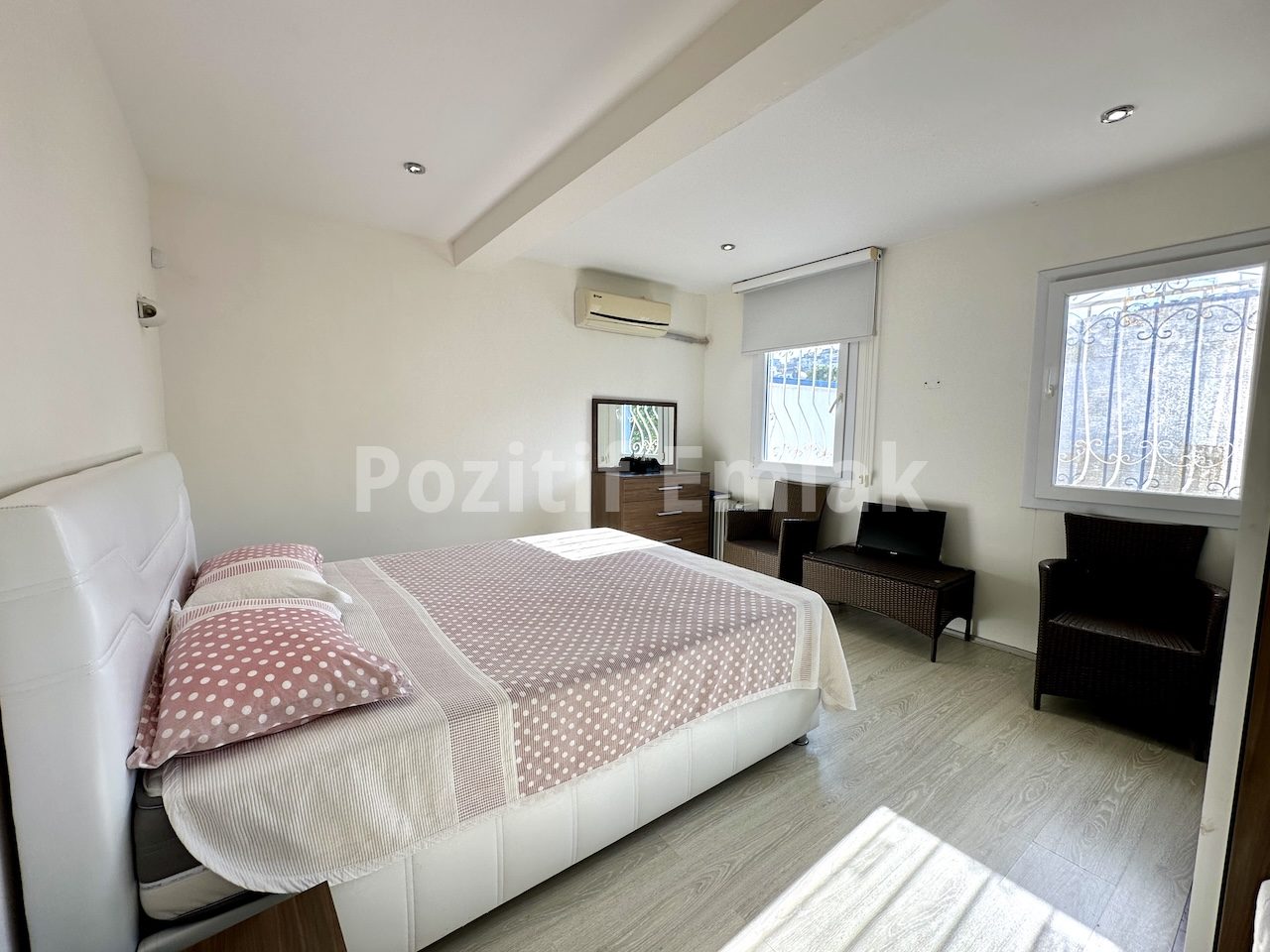 Bodrum Akyarlar'da Nezih Site İçinde Büyük Bahçeli Villa