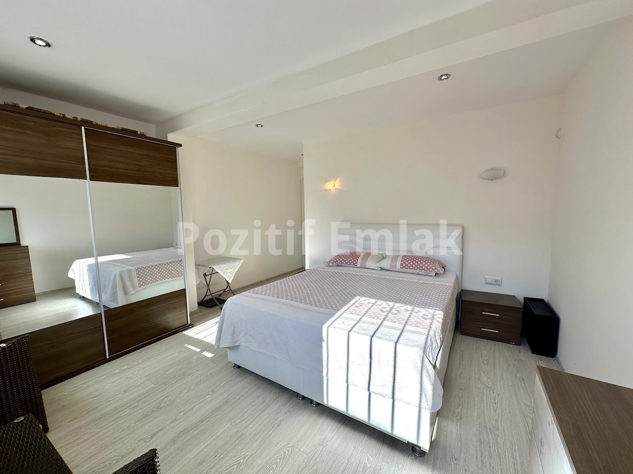 Bodrum Akyarlar'da Nezih Site İçinde Büyük Bahçeli Villa