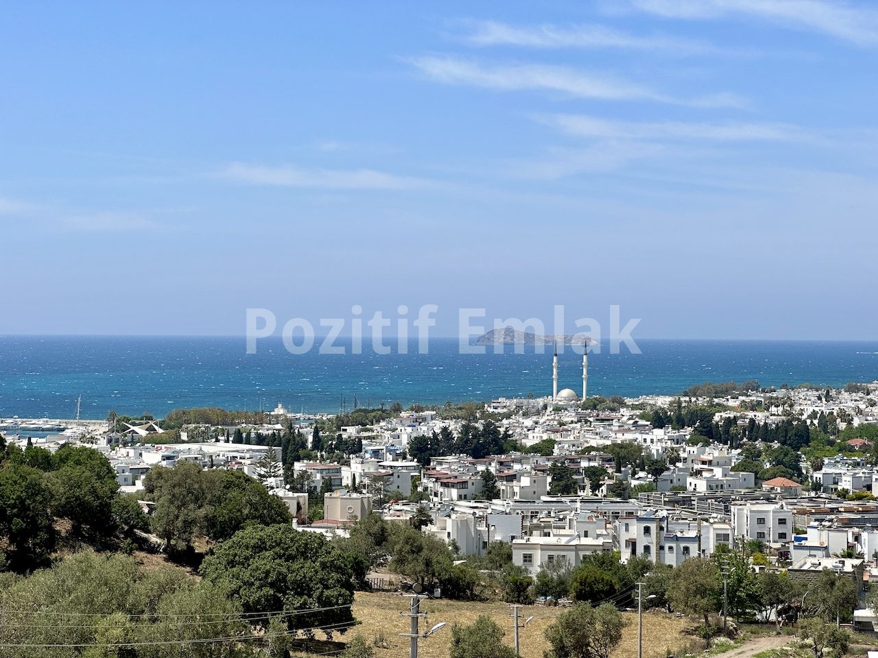 Bodrum Turgutreis'te Harika Manzaralı ve Geniş Bahçeli Lüks Villa