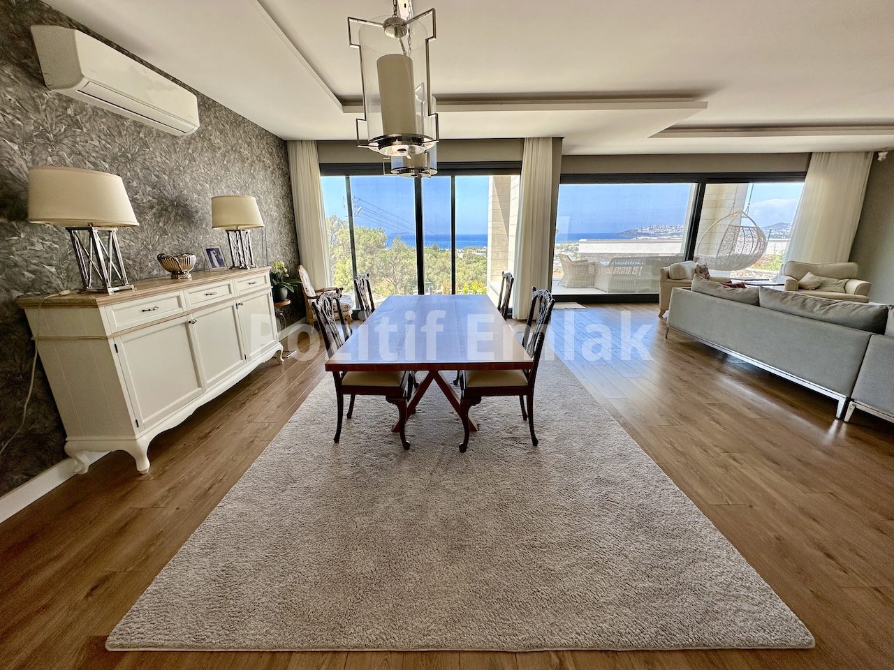 Bodrum Turgutreis'te Harika Manzaralı ve Geniş Bahçeli Lüks Villa