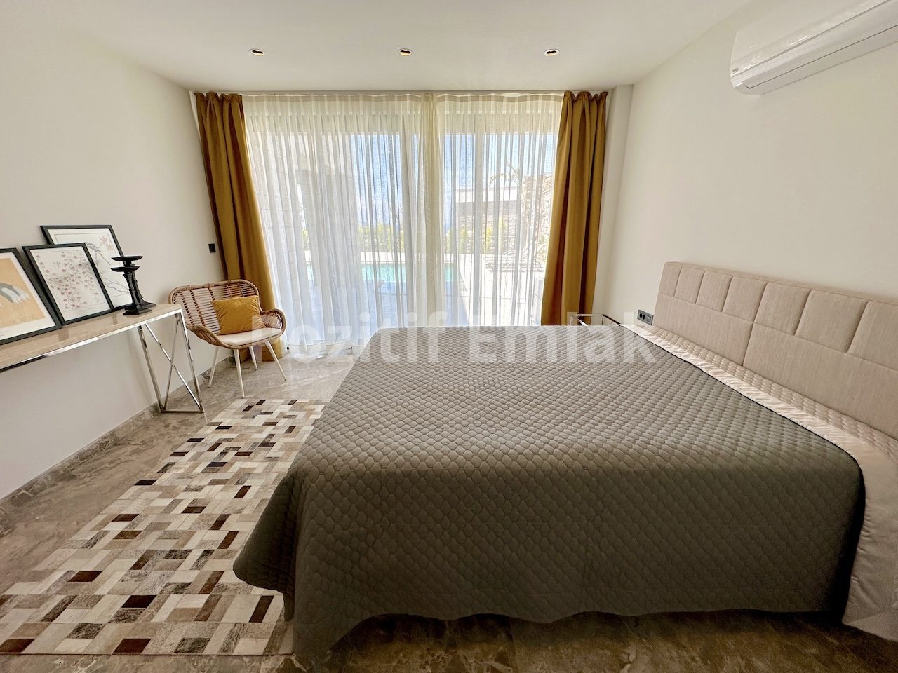 Bodrum Turgutreis'te Harika Manzaralı ve Geniş Bahçeli Lüks Villa
