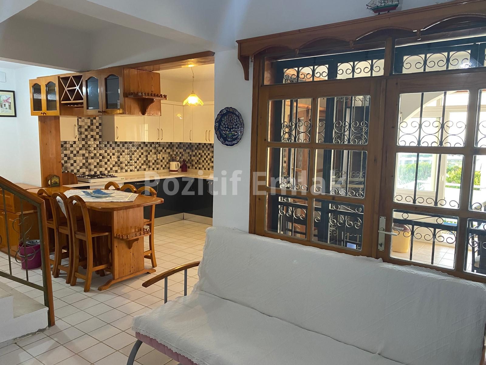 Bodrum Turgutreis'te Denize Yakın Deniz Manzaralı Dubleks Villa
