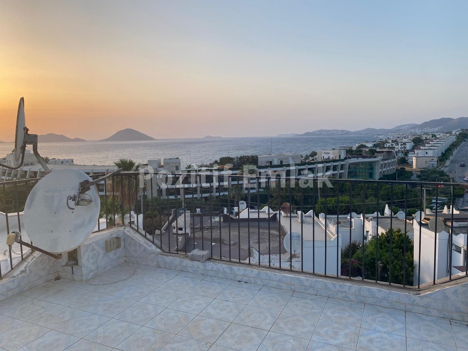 Bodrum Turgutreis'te Denize Yakın Deniz Manzaralı Dubleks Villa