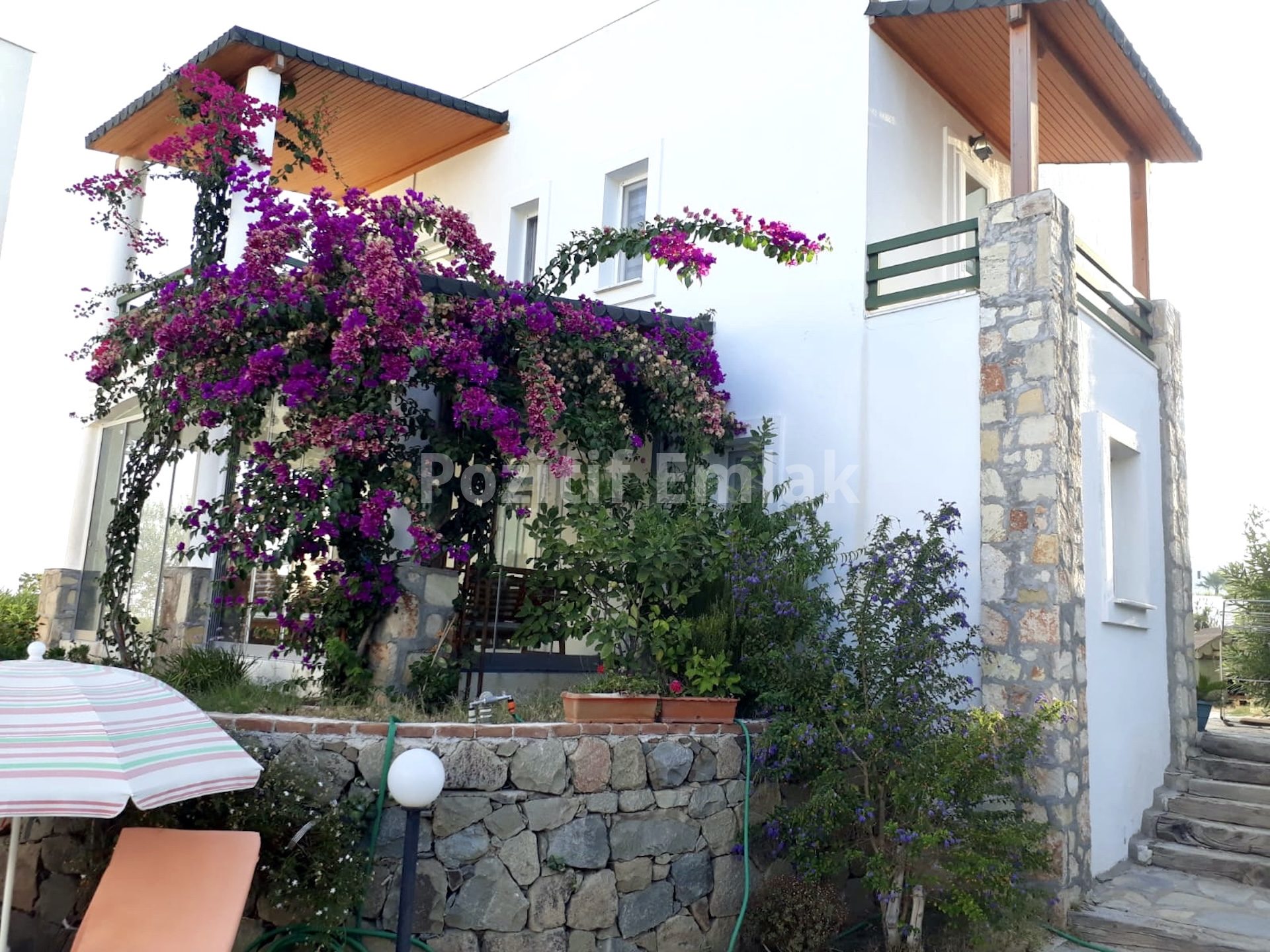 Gümüşlük Koyunbaba'da Havuzlu Sitede Deniz Manzaralı Villa