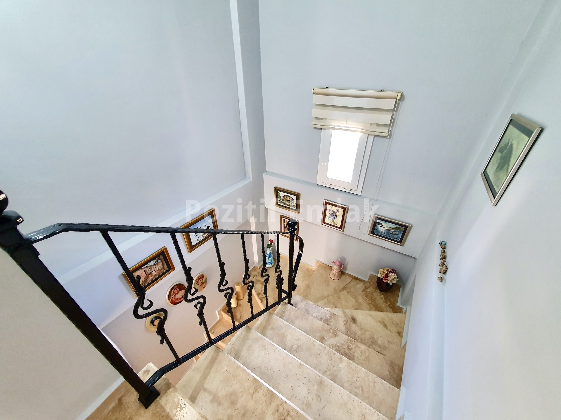 Gümüşlük Koyunbaba'da Havuzlu Sitede Deniz Manzaralı Villa