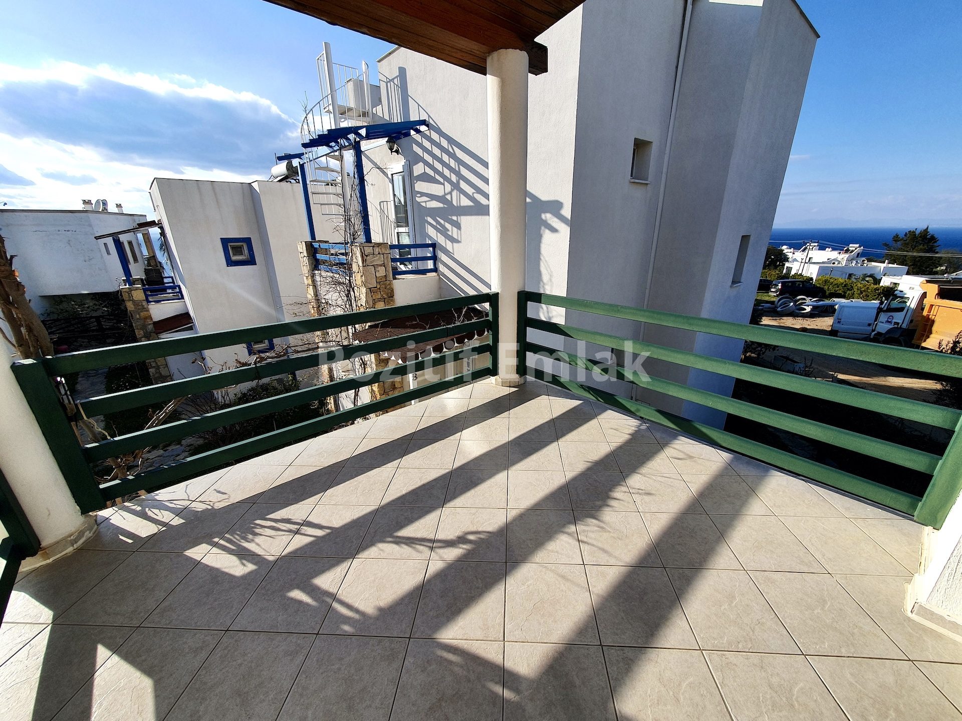 Gümüşlük Koyunbaba'da Havuzlu Sitede Deniz Manzaralı Villa