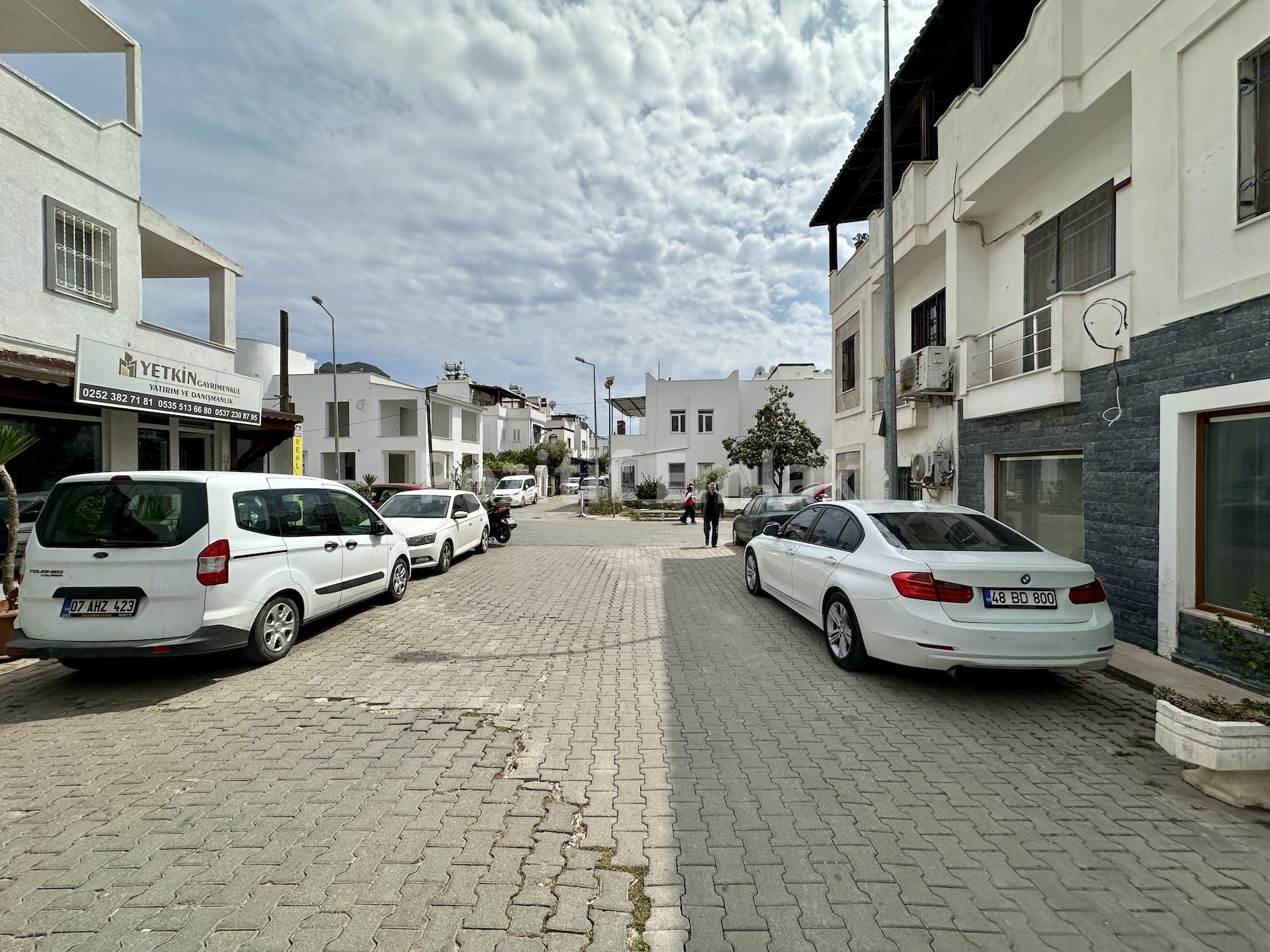 Turgutreis Merkezde Marinanın Dibinde Şirin Bahçeli Tripleks Ev