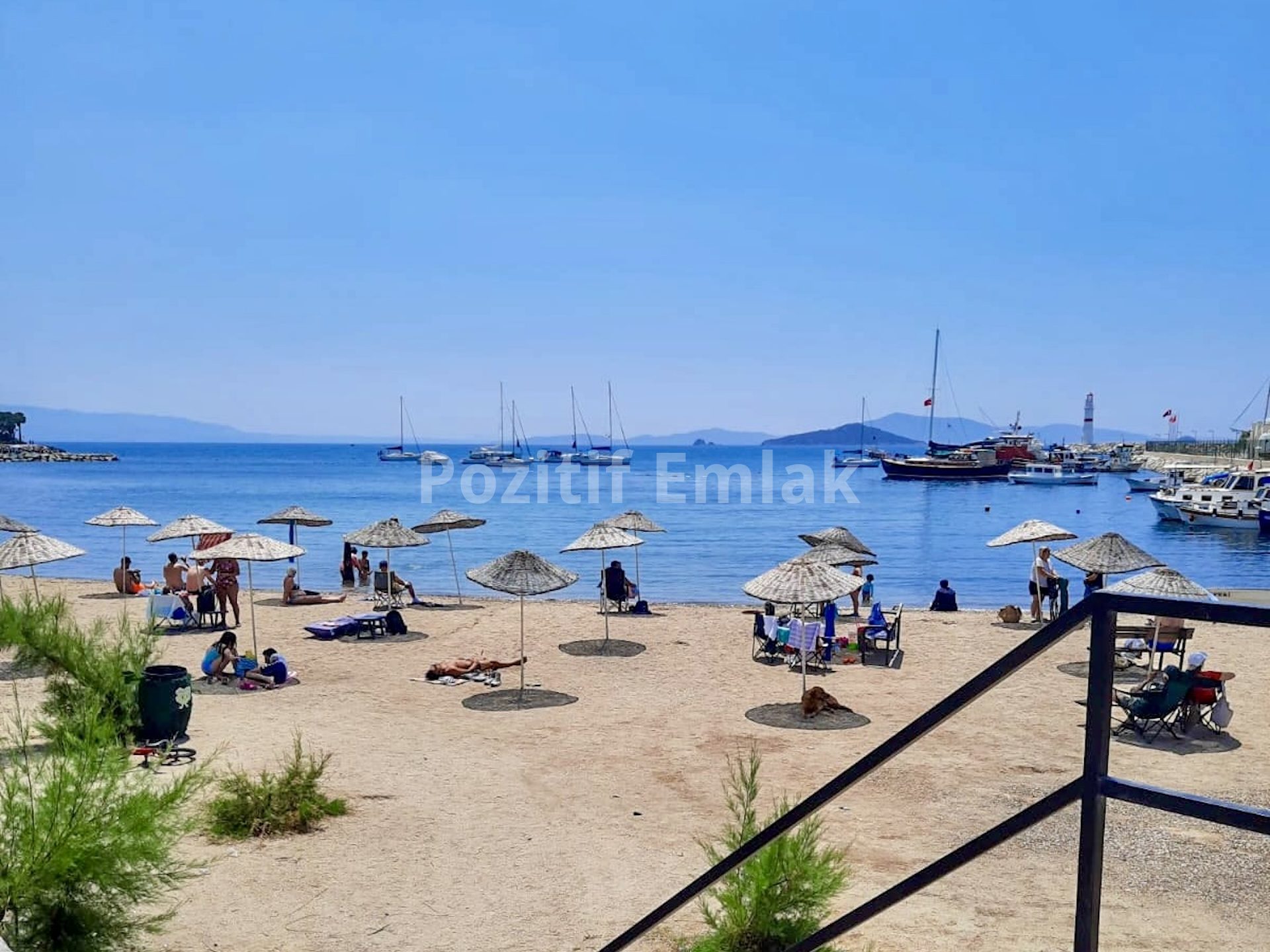 Turgutreis Merkezde Marinanın Dibinde Şirin Bahçeli Tripleks Ev