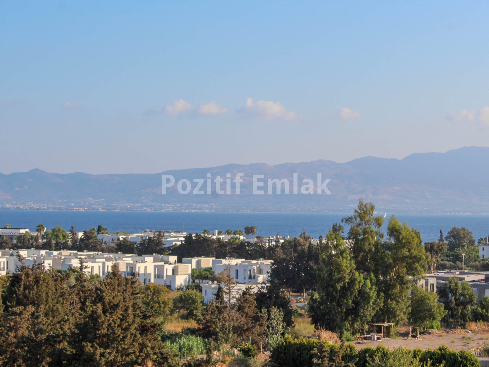 Akyarlar'da Plaja Yakın Deniz Manzaralı Bahçeli Villa