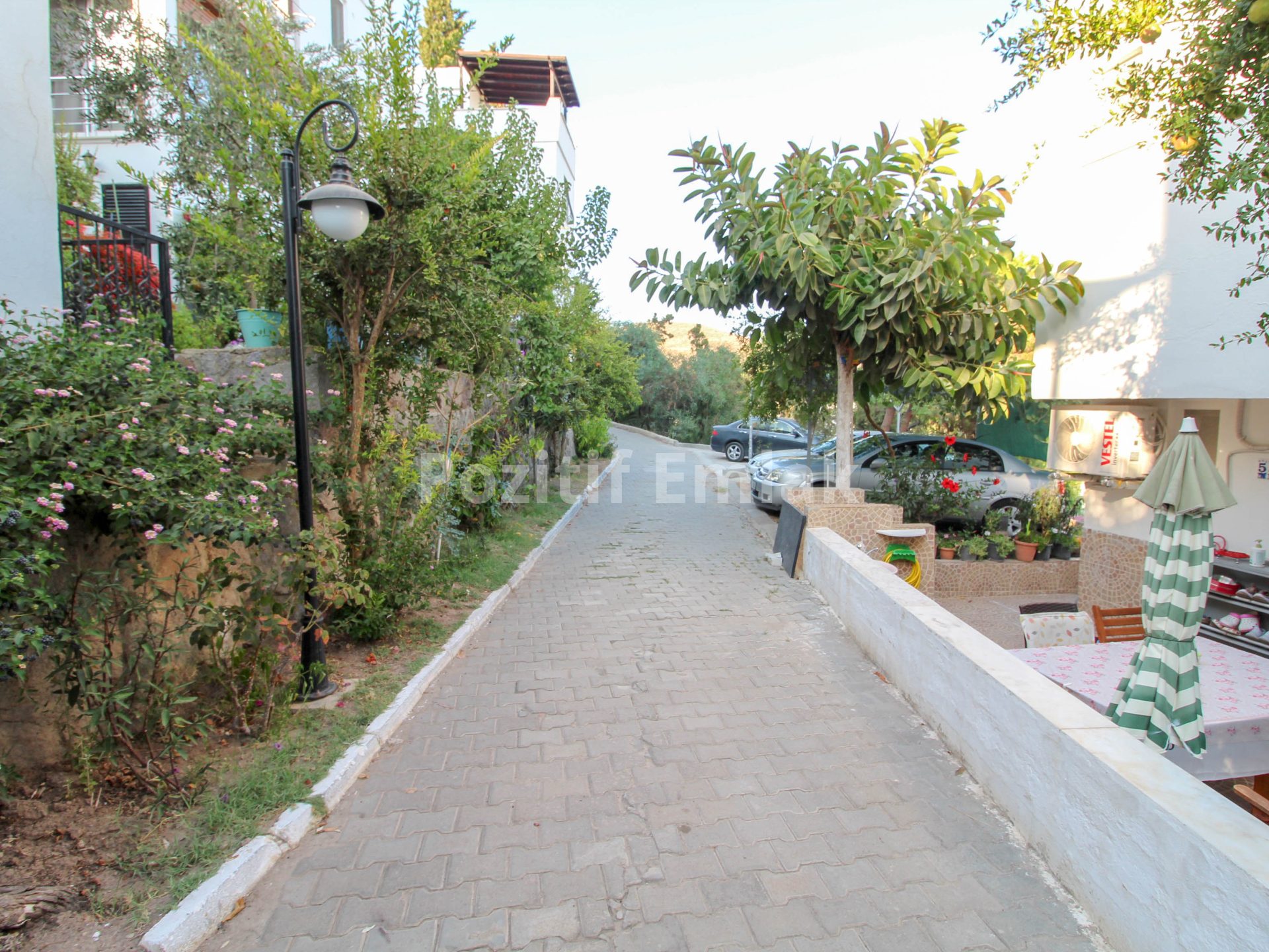Akyarlar'da Plaja Yakın Deniz Manzaralı Bahçeli Villa