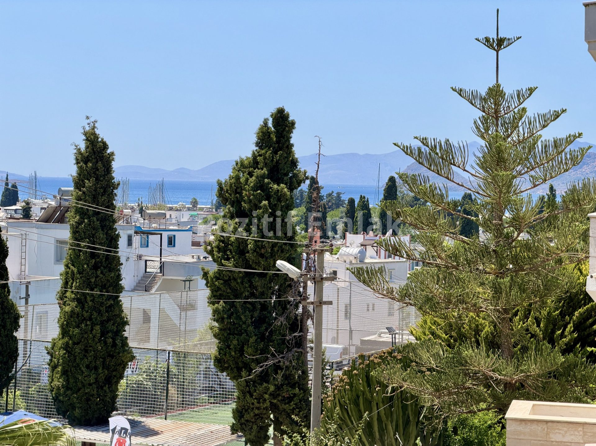 Turgutreis Merkezde Çok Geniş Ara Kat 3+1 Daire